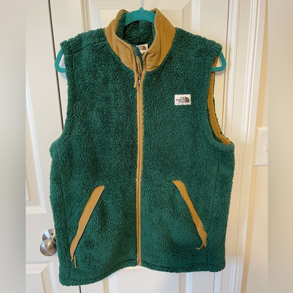 Mens Sherpa north face vest size medium